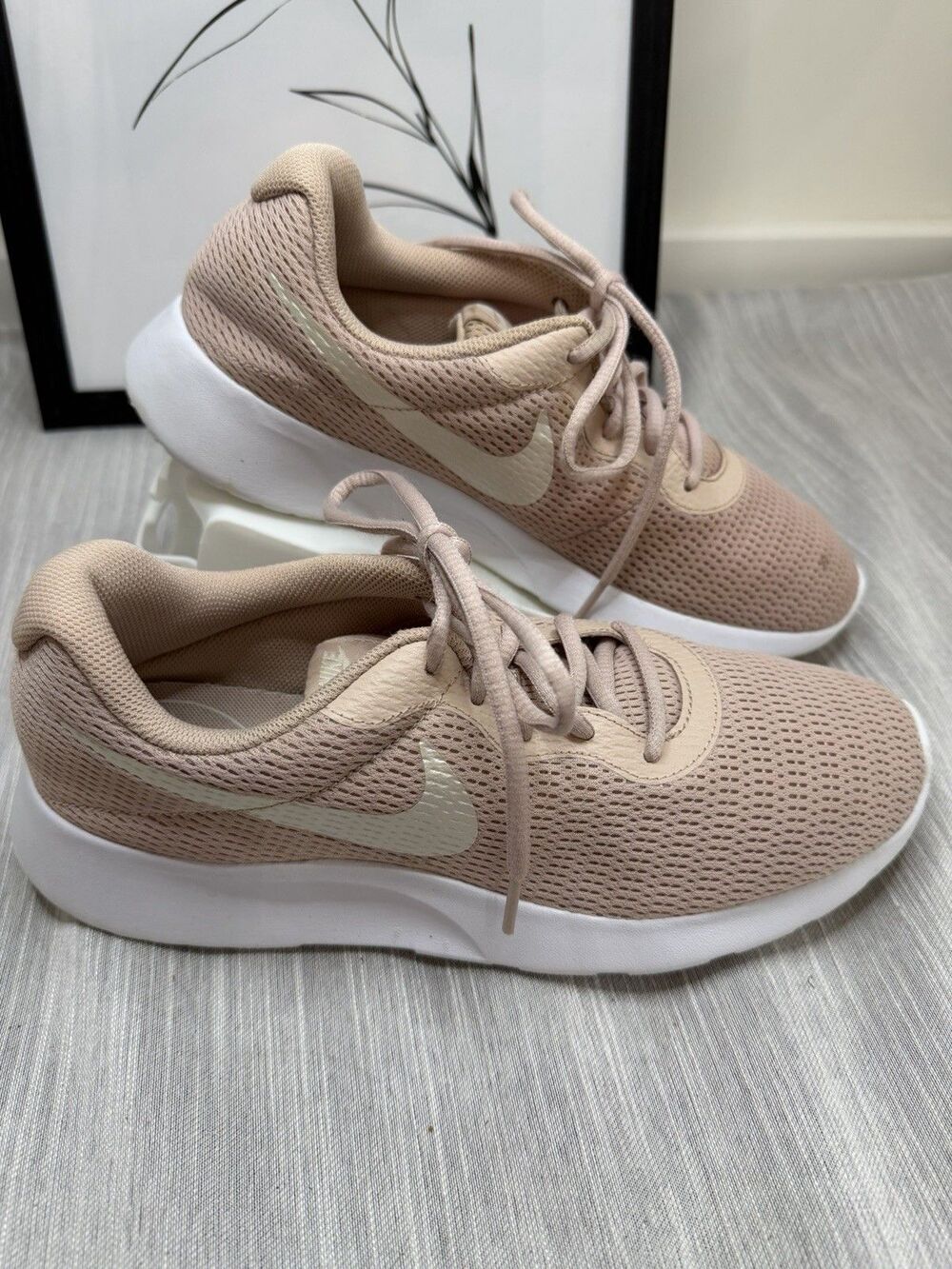 Nike Tanjun Womens Sz 9.5 Particle Beige Athletic Running Walking Shoes Sneakers